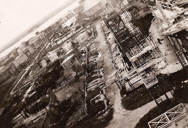 B.P.M. raffinaderij te Pladjoe, mei 1947.